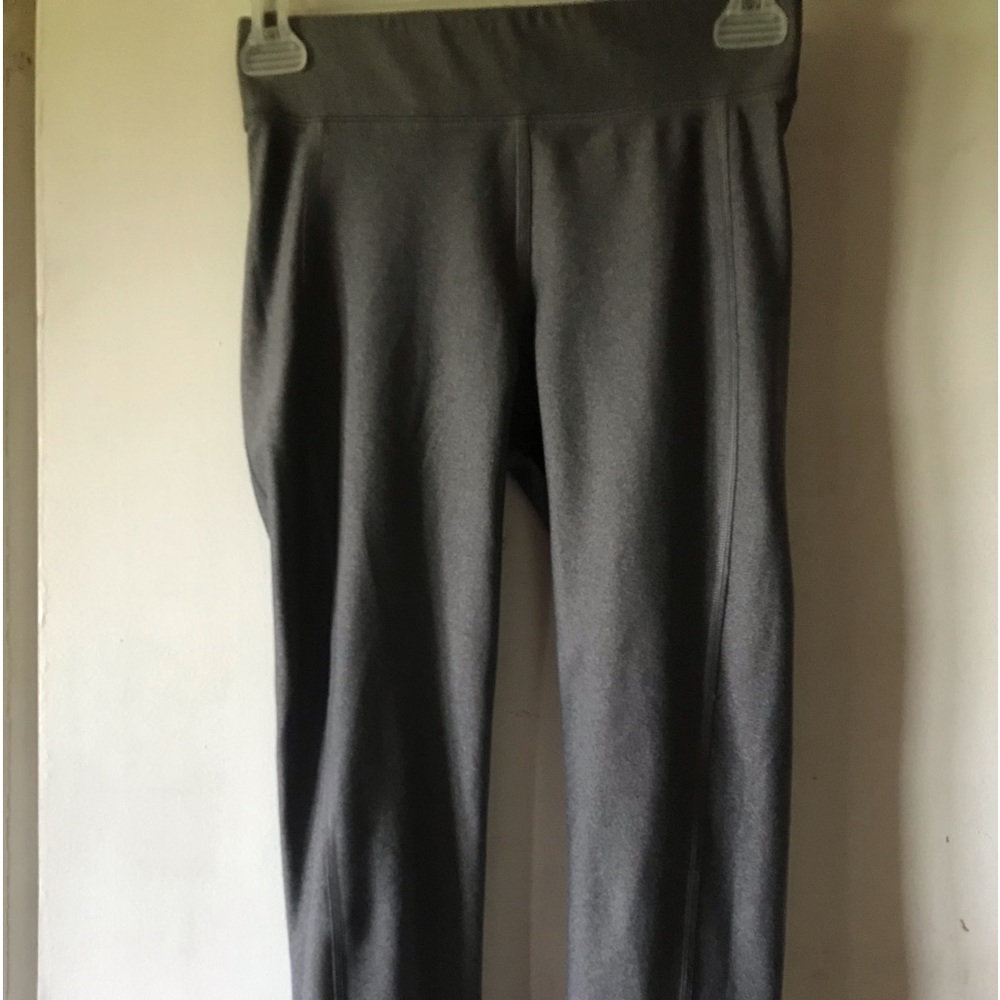 Grey Underarmour, Sm/petite HeatGear leggings worn one-two times. Feels great on